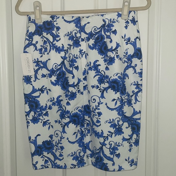 Forever 21 Ivory/Blue Paisley Skirt - Size S - Picture 2 of 4